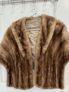 HIGH QUALITY VINTAGE Real FUR SHAWL - Very Soft BLD - Picture 1 of 11