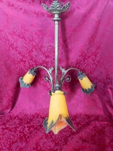 Lustre en bronze de style Louis XVI orné de trois tulipes signées Marchand Paris - Picture 1 of 24