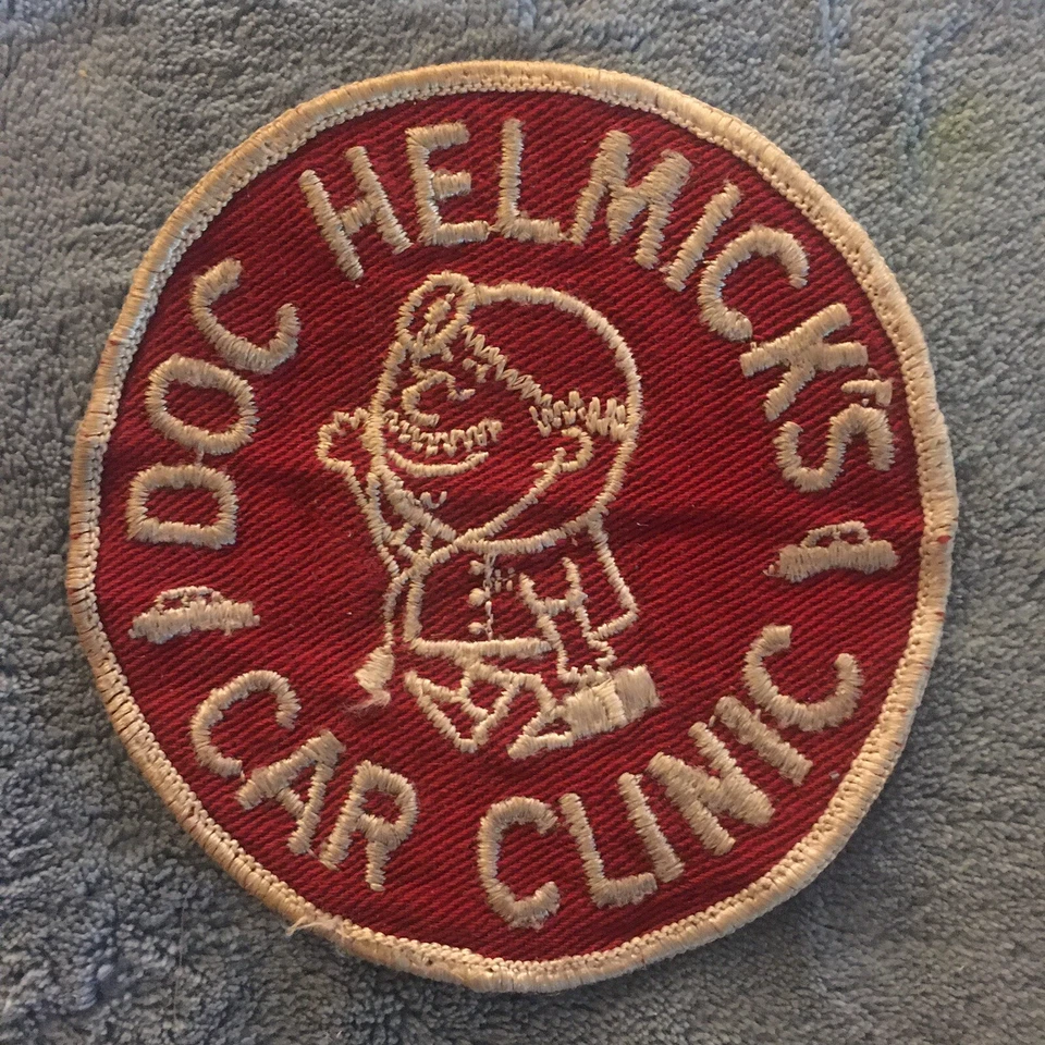 Parche Doc Helmick’s Car Clinic años 60 dibujos animados coser vintage raro bordado Foto 1 de 1