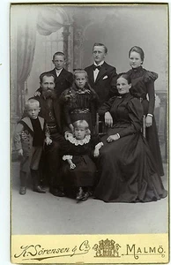 PHOTO CDV photographie SORENSEN & CO MALMO, une famille pose circa 1890 fashion - Picture 1 of 2