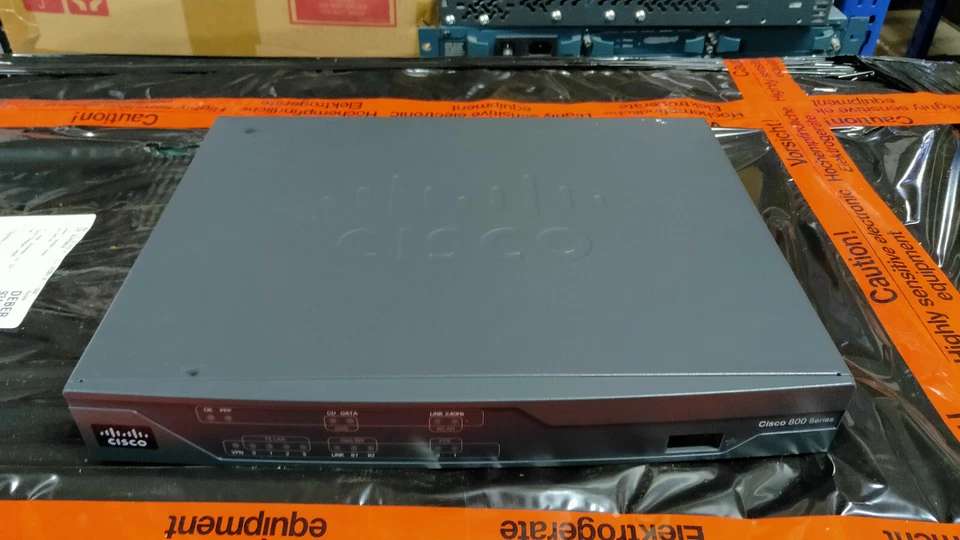 Cisco Systems C888-CUBE-K9 C888 G.DSL Secure Router - Bild 1 von 1