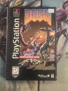 Doom Sony PlayStation 1 completo di manuale 1993 Williams testato scatola lunga - Foto 1 di 2