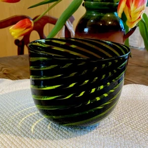 '95 Hand Blown Studio Art Glass Vase/Bowl Green/Black Spiral Swirl Signed Dated - Picture 1 of 5