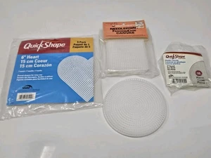Lot 25 pcs Assorted Quick Shape Plastic Canvas Pre-cut 7 Mesh Count Round Heart - Picture 1 of 3
