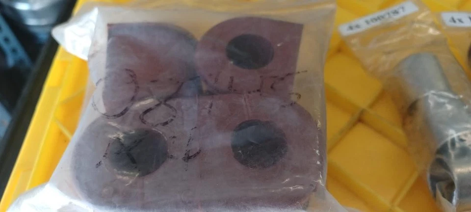 Almohadilla de barra estabilizadora. Ferrari 365 GTC 4. 365 GTB4 Daytona Foto 1 de 1