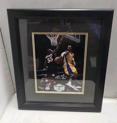 Foto autografiada de Kobe Bryant edición limitada. Certificado de autenticidad 151/208 y Upperdeck Foto 1 de 4