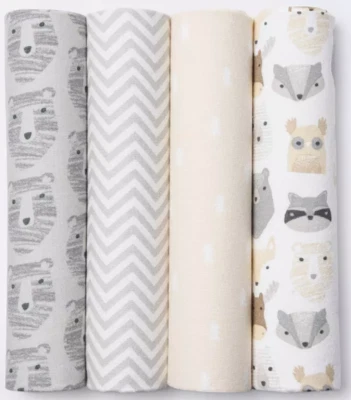 Paquete de 4 mantas de franela para bebé Cloud Island Little Cub gris neutro 30x30" bosque Foto 1 de 2