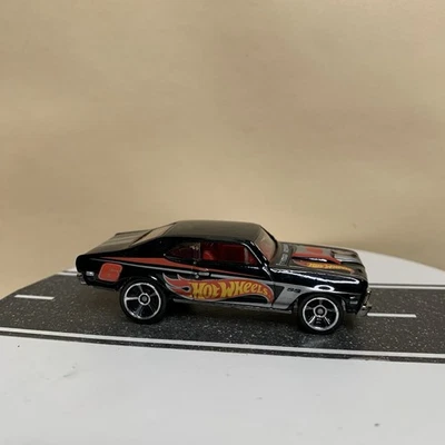 Chevy Nova 1968 Hot Wheels HW Racing #1/10 negro/plateado/rojo 1:64 con radios MC5 casi nuevo Foto 1 de 4