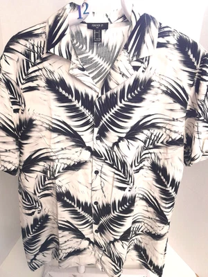 Forever 21 - 男式小号黑色白叶印花纽扣衬衫人造丝 — 第 1/3 张图片