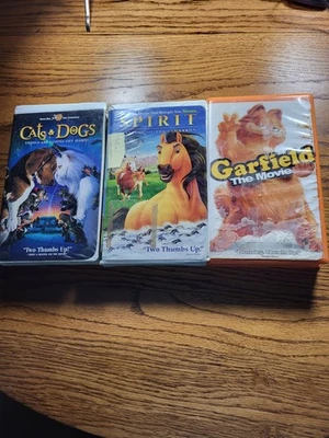 VHS tapes: lot of 3, Spirit, Life of Cats and Dogs, Garfield, in z4 — 第 1/4 张图片
