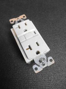 COOPER GFCI Outlet Receptacle Ground Fault Circuit Interrupter White - Picture 1 of 4
