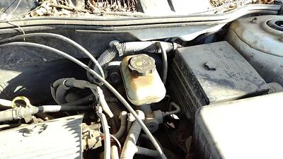 Комплект из пары оригинальных усилителей тормозов Pontiac Grand Am с главным цилиндром 2000-2005 - Изображение 1 из 4