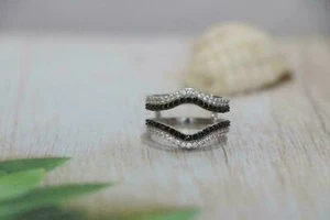 Anillo potenciador de diamantes blanco negro redondo creado en laboratorio de 1,25 quilates enchapado en oro blanco de 14 k - Imagen 1 de 9