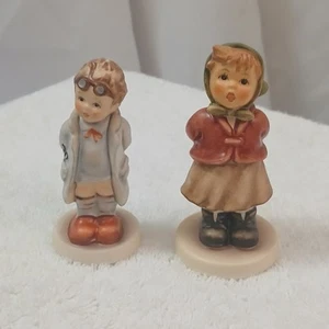 Hummel/Goebel 2 Figuren: klar wie eine Glocke und Arzt handsigniert und datiert LESEN - Bild 1 von 11
