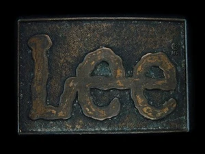 UD09163 *NOS* VINTAGE 1970s **LEE** CLOTHING ADVERTISEMENT BELT BUCKLE - Picture 1 of 2