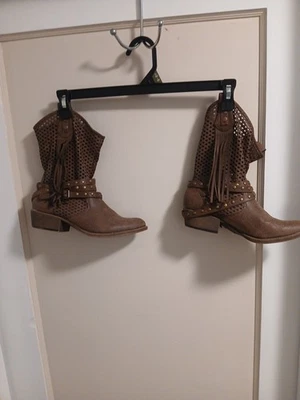 Botas de coco para dama, de Matisse talla 61/2 M Foto 1 de 4