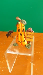 "Happy Halloween" Kürbis/Jack-o-Laterne zusammen mit einer Fledermaus, Schild & Kreatur - Bild 1 von 3
