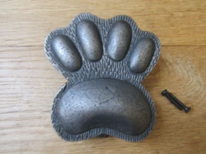 DOG PAW PRINT Door Knocker Cast iron rustic vintage country cottage front door A - Picture 1 of 3