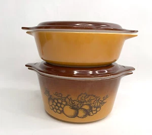 Cazuelas Pyrex Old Orchard Cinderella 473 y 471 con tapas caramelo marrón - Imagen 1 de 8