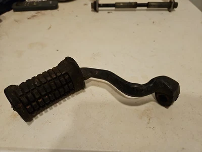 Barra reposapiés delantera derecha genuina A9 Suzuki GT750 Lemans 1972-1973 43511-31000 Foto 1 de 4