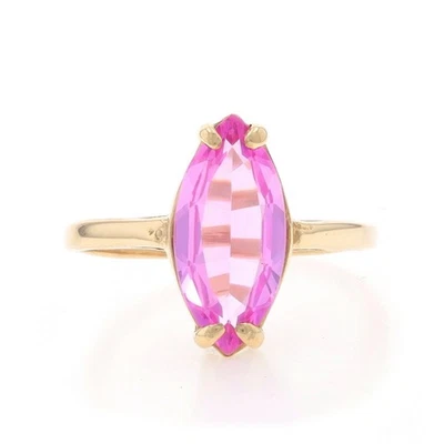 Anillo solitario de cóctel de zafiro rosa creado en laboratorio de oro amarillo - 10 k de margen 2,39 quilates Foto 1 de 4