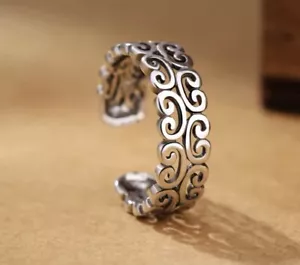 Kleiner Silberring, floral verstellbarer Ring, Pinkie kleiner Fingerring, zierlich - Bild 1 von 4