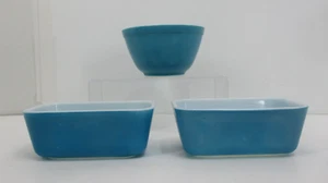 3 2 platos de refrigerador Pyrex 502-B azul primario vintage sin tapa y cuenco mezclador 401 - Imagen 1 de 7