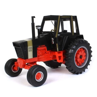 Tractor Case 970 Black Knight escala 1/16 con cabina, serie Prestige de ERTL 44189 Foto 1 de 4