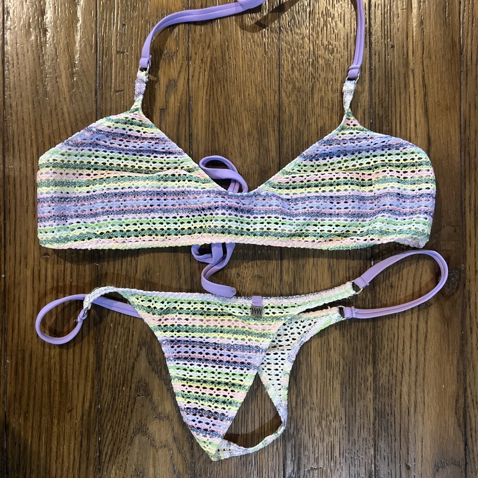 Nuevo sin etiquetas Conjunto de bikini Wicked Weasel 25 aniversario ganchillo parte superior L inferior M Foto 1 de 1