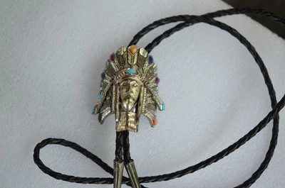 Corbata bolo plumas jefe indio nativo americano vaquero occidental cuero trenzado Foto 1 de 3