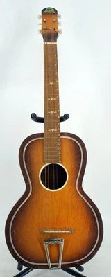 Винтажная акустическая гитара Regal Parlor с пронумерованными ладами сделано в Чикаго - Изображение 1 из 4