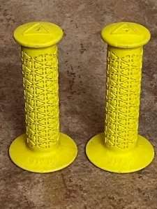 Bubble Font anni 80 giallo A'ME TRI GRIPS vecchia scuola BMX made in USA triangolo AME - Foto 1 di 7
