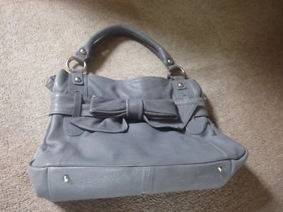 Bolso de mano Primark de cuero gris. Cuero nuevo de buena calidad Foto 1 de 4