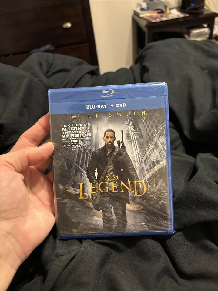 I Am Legend Alternate Ending [Blu-ray + DVD] by Will Smith - Image 1 of 1