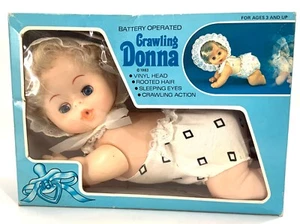 Bambola Crawling Donna 1983 a batteria in scatola originale - NUOVA - Foto 1 di 9