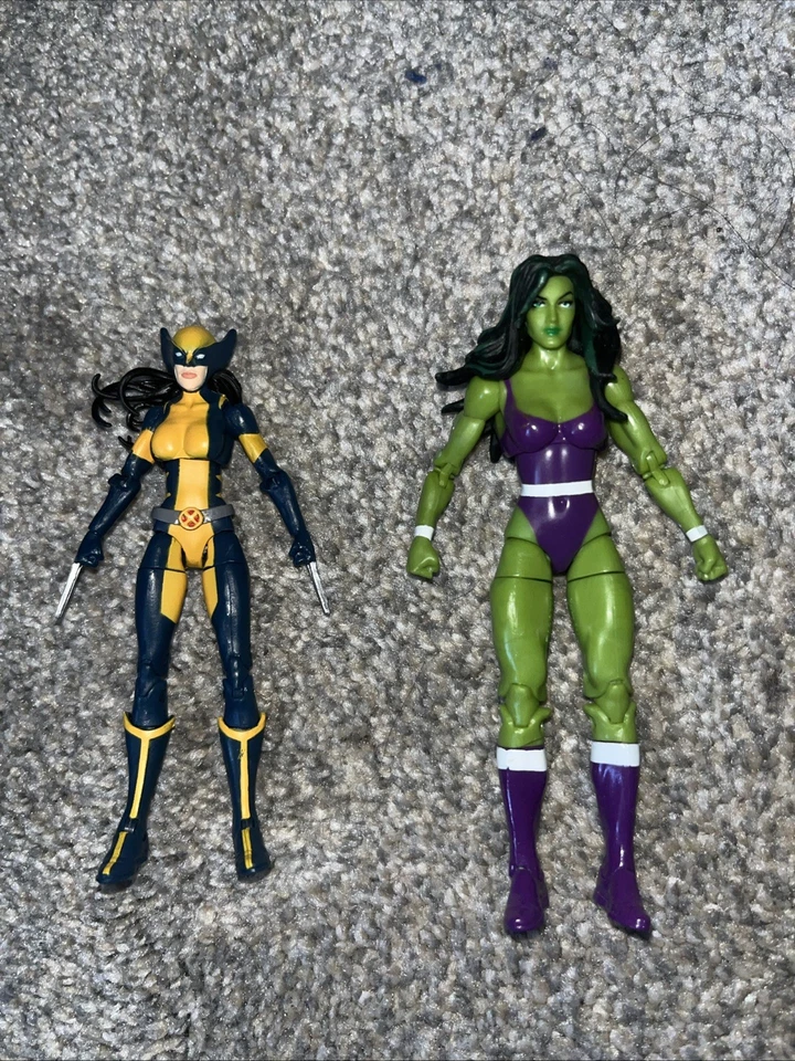 Figura rara de She Hulk/Wolverine exclusiva de Toys R Us de 3,75 pulgadas del Universo Marvel Foto 1 de 2