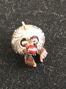 Vintage Sterlingsilber massiv Charm beweglich behaart Monster große Füße rote Emaille 2g - Bild 1 von 9