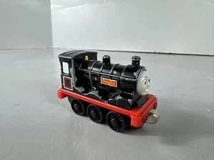 Douglas Twin Scottish Engines Thomas Take Along and Play Diecast 2004_ - Imagen 1 de 4