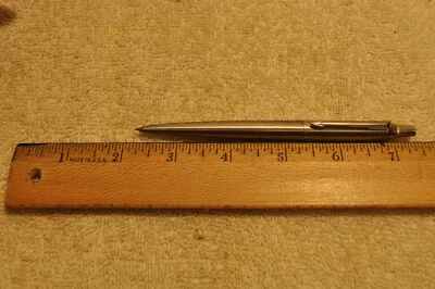 Bolígrafo Parker vintage metal color plata, completo con cartucho de tinta seca Foto 1 de 4