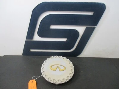 Infiniti J30 1995 - Tapa central de llanta de fábrica (defecto: desvanecimiento y desgaste) Foto 1 de 4