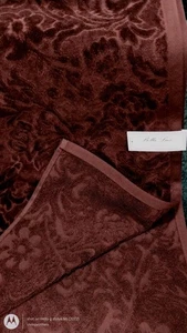Bella Luxe set 2 LUXURY VELOUR EMBOSSED FLORAL BATH TOWELS Burgundy textured NEW - Picture 1 of 19