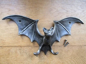 Rustic iron Hook Wall Hanging Bat Flying Hook Hanger Gothic decor Halloween - Picture 1 of 2