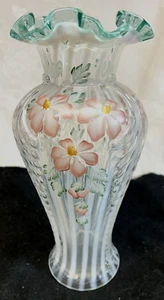 1996 FENTON Glass MEADOW BEAUTY Rib Optic 11" Vase Sgnd Nancy Fenton #2660 VGC - Picture 1 of 5
