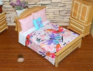 Colcha edredón mariposa hecha a mano miniatura para casa de muñecas 1:12 con 3 almohadas - Imagen 1 de 6