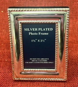 Small Silver Plated Photo Frame 1 5/8 x 2 1/2- Weddings, Home, Decor, Showers - Bild 1 von 2