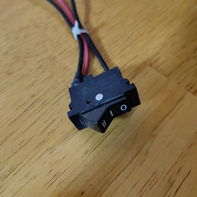 Conjunto de interruptor de alimentación Eureka Optima 431 para aspiradora vertical modelo # 431 Foto 1 de 2