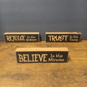 Lote de 3 Decoración Cristiana de Madera para Hogar y Oficina, Regocíjate ~ Confianza ~ Cree, 5.5x1.5" - Imagen 1 de 3