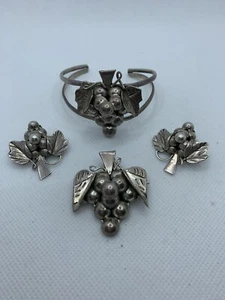 VTG Mexico Sterling Silver Grape Cuff Bracelet Brooch Pendant & Earrings Set 54g - Picture 1 of 10