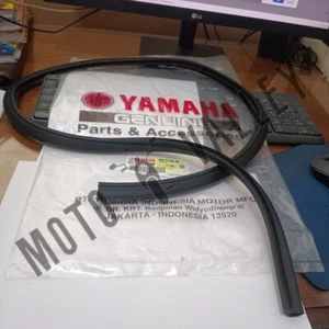 Genuine Parts Yamaha NMAX 125/150/155 2021-2024 Rubber Seat Seal B6H-F475M-00 - Picture 1 of 3