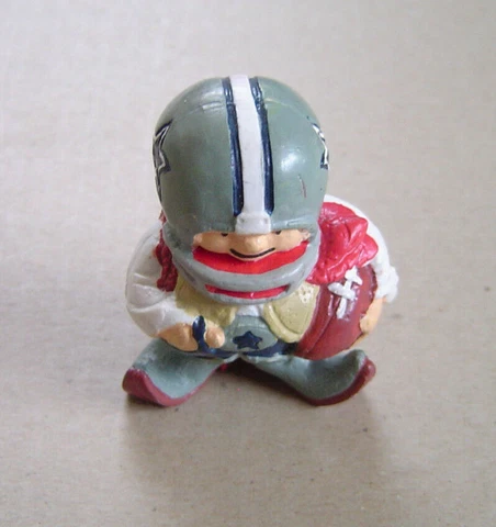 Vintage 1983 NFL Huddles Dallas Cowboys Figure Mascot 2" PVC NOS Cover